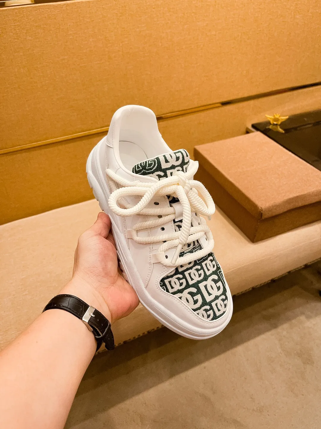 Men's shoes💰 400💰【DG】🔥High-end brand of men's shoes official website 1:1 latest masterpiece: the upper is made of Italian imported first-layer cowhide with a comfortable and breathable lining➕original non-slip and wear-resistant outsole🔥, making walking more convenient and comfortable! An exclusive new model, a stunning work, a beautiful 1:1 replica [color] compared to the official quality! Create a fashionable personality to set off your uniqueness! A must-have for trendy men! Classic🔥Size: 38-44 Color: 🔥 2⃣️ colors available🔥